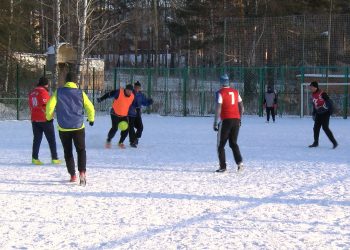 «Выпускники» выиграли городской турнир по футболу на снегу