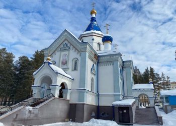 Огнеборцы напоминают правила пожарной безопасности вовремя крещенской службы в храме