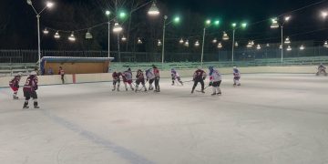 «Огнеборец», «ФиС» и «Медведь» лидируют в первенстве города по хоккею с шайбой