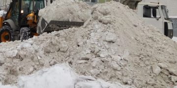 Житель Трёхгорного возмущается качеством уборки снега во дворах