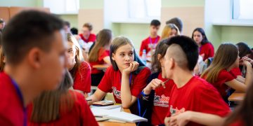 Уральский федеральный университет приглашает школьников Трёхгорного погрузиться в студенческую жизнь