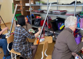 В Трёхгорном участников программы «Серебряный возраст» учат рисовать и пользоваться порталом «Госуслуги»