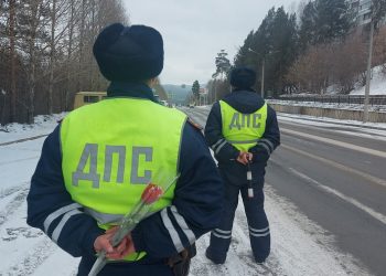 День цветов и комплиментов: как в Трёхгорном отметили 8 марта