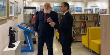 Почётной грамотой главы Трёхгорного награждён художник Анатолий Долбня