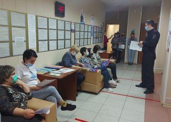 В Трёхгорном полицейские проводят встречи с трудовыми коллективами, чтобы напомнить, как защититься от действий мошенников