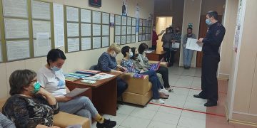 В Трёхгорном полицейские проводят встречи с трудовыми коллективами, чтобы напомнить, как защититься от действий мошенников