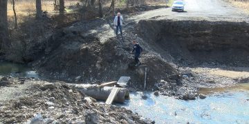 К 1 мая через ручей Смольный организуют пешеходную переправу