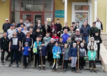 Дзюдоисты, тренеры, ветераны спорта Трёхгорного вышли на субботник на улице Мира