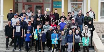 Дзюдоисты, тренеры, ветераны спорта Трёхгорного вышли на субботник на улице Мира