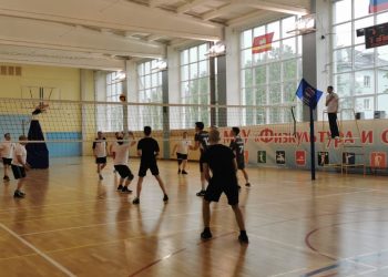 В Трёхгорном депутаты провели дружескую встречу по волейболу с детьми