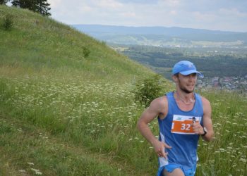 Иван Запонов показал лучшее время на полумарафоне в Симе