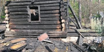 Ночью в садовом товариществе огонь уничтожил дом и баню