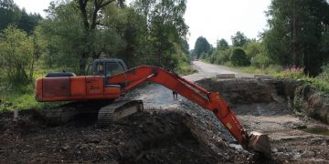 Подрядная организация приступила к работам по реконструкции моста через ручей «Смольный»