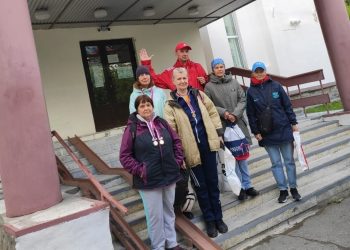 Ветераны спорта Трёхгорного соревновались в плавании со снежинцами