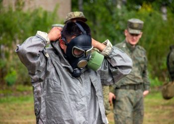 Военнослужащие 12 Главного управления провели тактико-специальную тренировку по преодолению условно зараженного района местности в Челябинской области