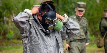 Военнослужащие 12 Главного управления провели тактико-специальную тренировку по преодолению условно зараженного района местности в Челябинской области