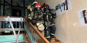 Дети, на выход! В школе 109 прошли пожарно-тактические учения