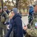 В последний день эвакуации из Херсона добровольцы «Единой России» вывезли пожилых жителей и раздали гуманитарную помощь нуждающимся