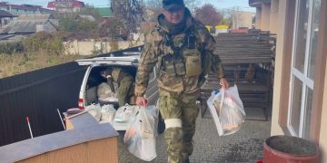 Волонтеры «Единой России» помогают жителям Херсона, находящимся в пунктах временного размещения