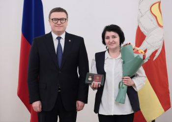 Жительница Трёхгорного награждена знаком отличия «Материнская слава»