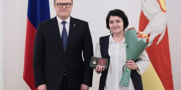 Жительница Трёхгорного награждена знаком отличия «Материнская слава»