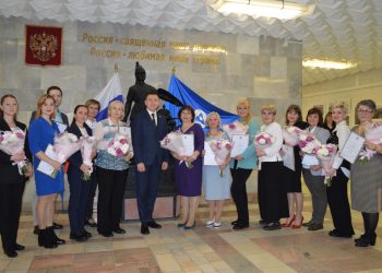 Педагогам Трёхгорного вручены сертификаты на получение грантов