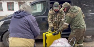 «Единая Россия» эвакуировала из Херсонской области учительницу и ее маломобильную маму