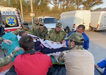 Волонтеры гуманитарной миссии «Единая Россия» в Херсонской области помогли эвакуировать маломобильного жителя Камеруна с семьей