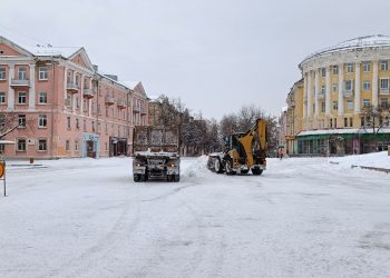 Дорожники и коммунальщики борются со снежной стихией