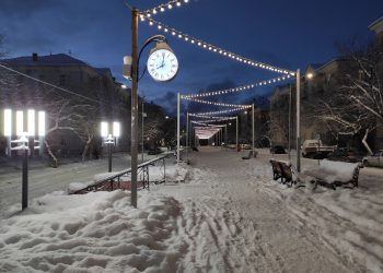 В Трёхгорном на Аллее Ленина появились новые часы