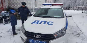 В Трёхгорном инспекторы ДПС исполнили мечту 6-летнего ребёнка