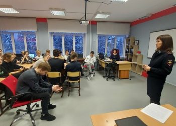 Полицейские Трёхгорного провели профилактические беседы со школьниками