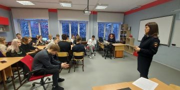 Полицейские Трёхгорного провели профилактические беседы со школьниками