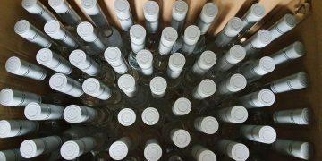 В одном из магазинов Трёхгорного полицейские обнаружили нелегальную алкогольную и табачную продукцию