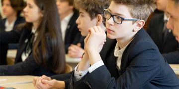 Из школьников в студенты: участники «Движения первых» проведут каникулы в вузах