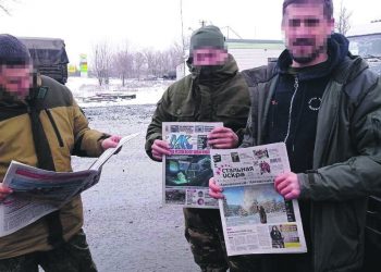 Вести из дома: бойцам-южноуральцам привезли на фронт газеты из Челябинской области