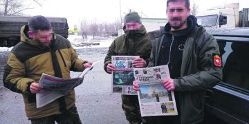 Вести из дома: бойцам-южноуральцам привезли на фронт газеты из Челябинской области