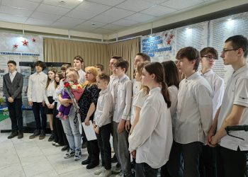 В Трёхгорном матери погибшего военнослужащего Андрея Францева вручили на хранение Орден Мужества