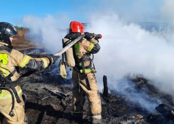 Огонь повредил баню в «Уральце» и бесхозные постройки
