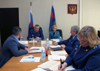 Карен Габриелян и Юлия Сударенко провели приём граждан в Трёхгорном