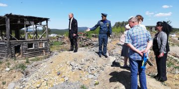 Руины построек в бывшем обществе животноводов разберут