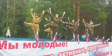 Волонтёры и военнослужащие организовали концерт в поддержку участников СВО