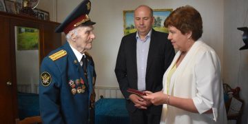 В День России южноуральцев-участников Курской битвы наградили памятными медалями