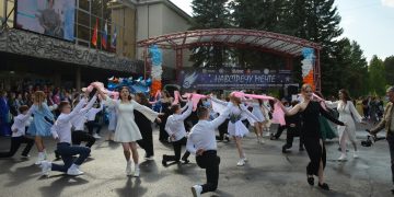 В Трёхгорном 116 выпускников 11-ых классов попрощались со школой