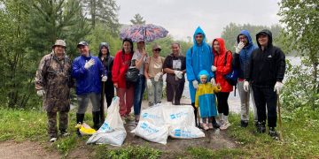 На берегу Аксарского пруда прошёл субботник