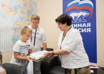 «Единая Россия» дала старт ежегодной акции «Собери ребёнка в школу»