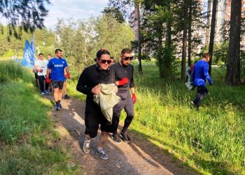 Бегом в перчатках и с мешками. В Трёхгорном прошла плоггинг-акция «Зеленая дистанция»