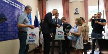 «Единая Россия»: Школьные наборы в рамках акции «Собери ребёнка в школу» получили уже 55 тысяч детей по всей стране
