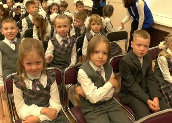 День знаний в Трёхгорном: за парты сели более трёх тысяч школьников