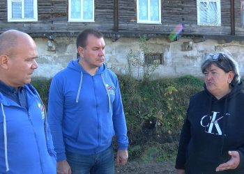 Жители Трёхгорного передали в катав-ивановский приют для бездомных животных продукты питания